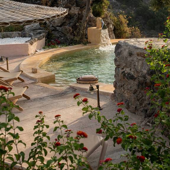 enagron-outdoor-hydromassage-baths-04.jpg
