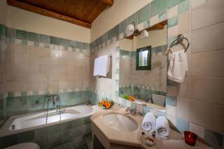 enagron-bathroom-01.jpg
